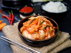 Seminggu Rutin Makan Kimchi, Dokter Ini Ungkap Efeknya buat Tubuh