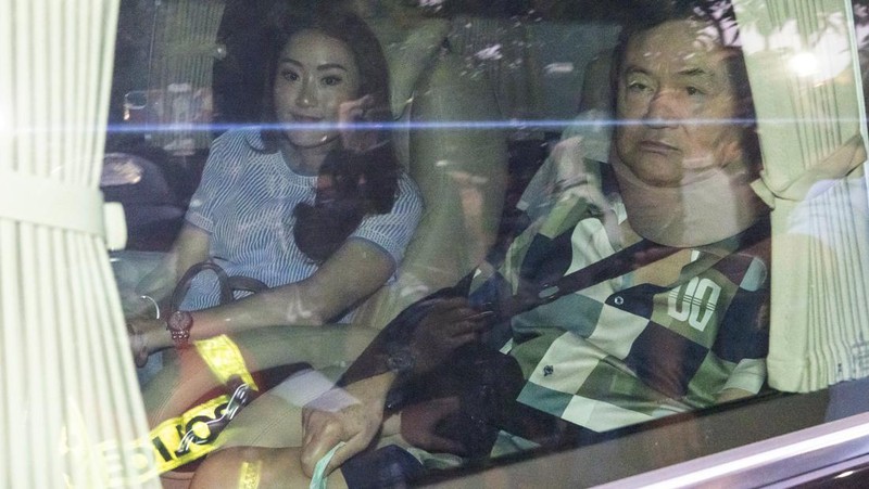 Mantan Perdana Menteri Thailand Thaksin Shinawatra meninggalkan rumah sakit polisi setelah diberikan pembebasan bersyarat, di Bangkok, Thailand, 18 Februari 2024. (Thai News Pix/Tananchai Kaewsowattana via REUTERS)