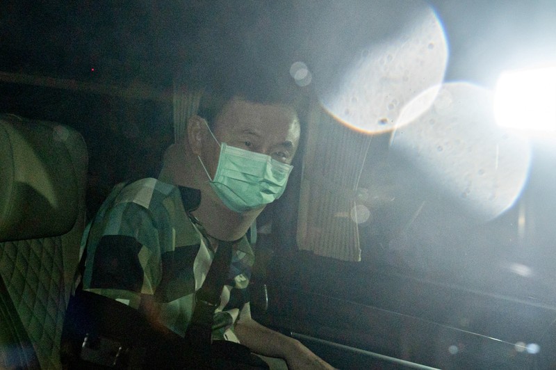 Mantan Perdana Menteri Thailand Thaksin Shinawatra meninggalkan rumah sakit polisi setelah diberikan pembebasan bersyarat, di Bangkok, Thailand, 18 Februari 2024. Mantan Perdana Menteri Thailand Thaksin Shinawatra meninggalkan rumah sakit polisi setelah diberikan pembebasan bersyarat, di Bangkok, Thailand, 18 Februari 2024. (Thai News Pix/Tananchai Kaewsowattana via REUTERS)