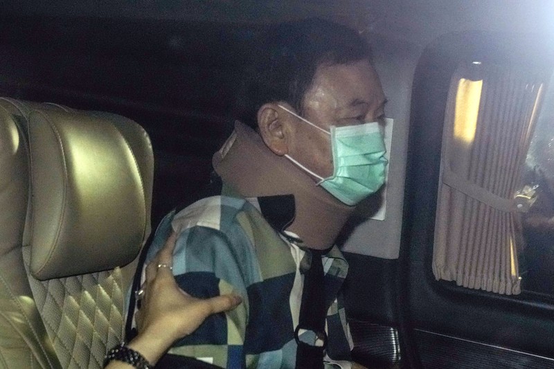 Mantan Perdana Menteri Thailand Thaksin Shinawatra meninggalkan rumah sakit polisi setelah diberikan pembebasan bersyarat, di Bangkok, Thailand, 18 Februari 2024. Mantan Perdana Menteri Thailand Thaksin Shinawatra meninggalkan rumah sakit polisi setelah diberikan pembebasan bersyarat, di Bangkok, Thailand, 18 Februari 2024. (Thai News Pix/Tananchai Kaewsowattana via REUTERS)