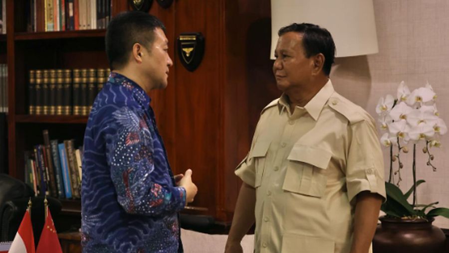 Prabowo menerima kunjungan Duta Besar Republik Rakyat China H.E. Lu Kang yang mengucapan selamat dan kunjungannya kepada Prabowo di Kediaman Kertanegara, Jakarta. (Instagram @prabowo)
