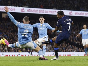 Sterling Bobol Mantan, Chelsea Ungguli Man City di Babak I