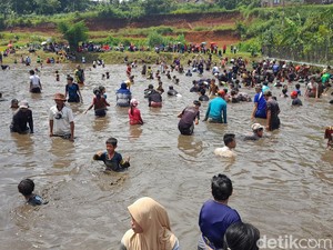 Syukuran Pemilu Damai, Ratusan Warga Sumedang Ngagogo Lauk
