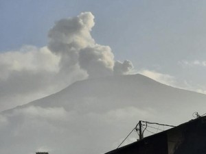Lagi, Gunung Marapi Erupsi Sebanyak 2 Kali