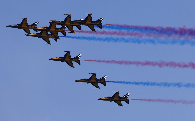 Pemandangan papan tanda Singapore Airshow menjelang acara kedirgantaraan dua tahunan di Changi Exhibition Centre di Singapura 18 Februari 2024. REUTERS/Edgar Su