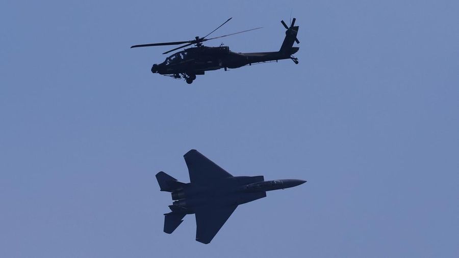 Pemandangan papan tanda Singapore Airshow menjelang acara kedirgantaraan dua tahunan di Changi Exhibition Centre di Singapura 18 Februari 2024. REUTERS/Edgar Su