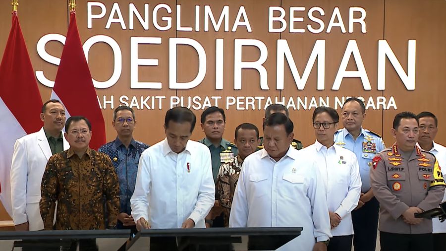 Presiden Joko Widodo dan Menteri Pertahanan Prabowo Subianto saat peresmian Rumah Sakit Pusat Pertahanan Negara Pangsar Soedirman dan 25 Rumah Sakit TNI di Jakarta, Senin (19/2/2024). (Youtube/Kemhan RI)