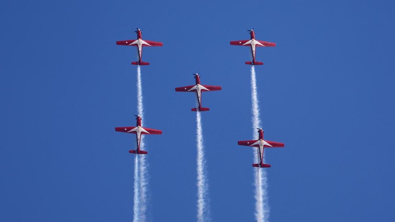 Pemandangan papan tanda Singapore Airshow menjelang acara kedirgantaraan dua tahunan di Changi Exhibition Centre di Singapura 18 Februari 2024. REUTERS/Edgar Su