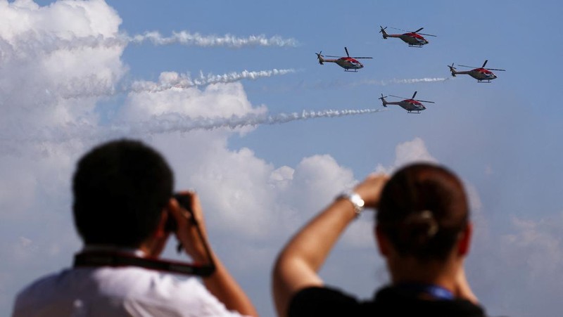 Pemandangan papan tanda Singapore Airshow menjelang acara kedirgantaraan dua tahunan di Changi Exhibition Centre di Singapura 18 Februari 2024. REUTERS/Edgar Su