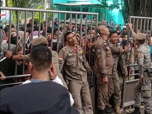 3 warga Sukabumi Pingsan gegara Rabutan Beras Murah