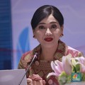 Anggota Dewan Komisioner (ADK) merangkap Kepala Eksekutif Pengawas Perilaku Pelaku Usaha Jasa Keuangan, Edukasi dan Perlindungan Konsumen Otoritas Jasa Keuangan (OJK) Frederica Widyasari Dewi di acara Pertemuan Tahunan Industri Jasa Keuangan 2024 di