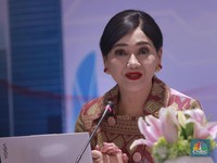 Anggota Dewan Komisioner (ADK) merangkap Kepala Eksekutif Pengawas Perilaku Pelaku Usaha Jasa Keuangan, Edukasi dan Perlindungan Konsumen Otoritas Jasa Keuangan (OJK) Frederica Widyasari Dewi di acara Pertemuan Tahunan Industri Jasa Keuangan 2024 di