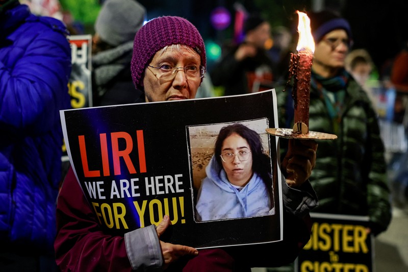 Demonstran berbaris menuju kediaman Perdana Menteri Israel Benjamin Netanyahu, saat melakukan protes terhadap pemerintah Israel, di tengah konflik yang sedang berlangsung antara Israel dan kelompok Islam Palestina Hamas, di Yerusalem, 19 Februari 2024. Demonstran berbaris menuju kediaman Perdana Menteri Israel Benjamin Netanyahu, saat melakukan protes terhadap pemerintah Israel, di tengah konflik yang sedang berlangsung antara Israel dan kelompok Islam Palestina Hamas, di Yerusalem, 19 Februari 2024. (REUTERS/Ammar Awad)