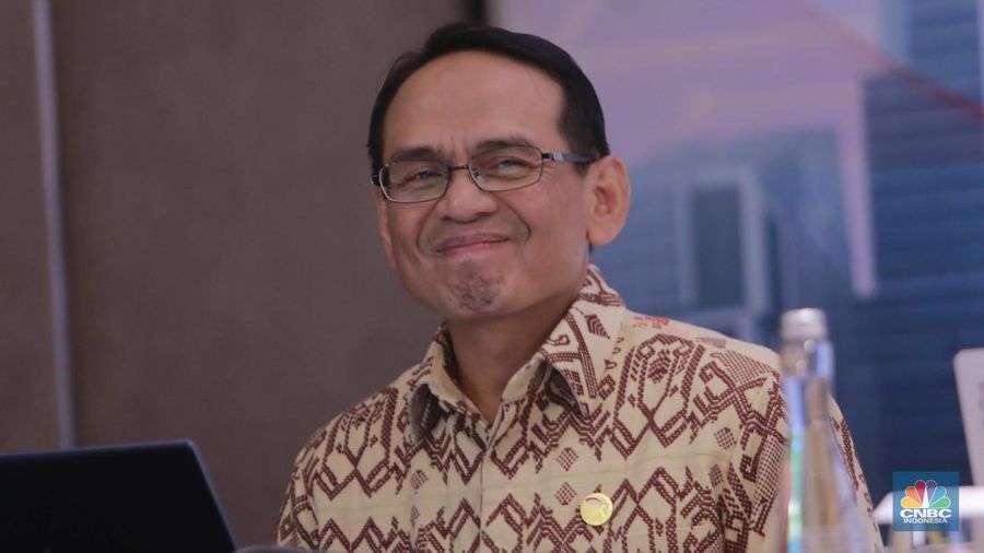 Dewan komisioner Otoritas Jasa Keuangan (OJK), Agusman di acara Pertemuan Tahunan Industri Jasa Keuangan 2024 di Hotel St Regis, Jakarta, Selasa, (20/2/2024). (²©²ÊÍøÕ¾/Muhammad Sabki)