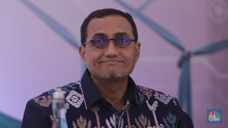 Dewan komisioner Otoritas Jasa Keuangan (OJK), Hasan Fawzi di acara Pertemuan Tahunan Industri Jasa Keuangan 2024 di Hotel St Regis, Jakarta, Selasa, (20/2/2024). (CNBC Indonesia/Muhammad Sabki)