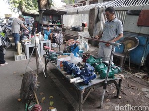 Lewat Barang Bekas Herman Sukses Antarkan Anaknya Kuliah S2