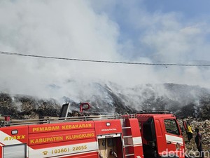 Api di TPA Sente Klungkung Makin Besar, Kebakaran Sulit Dipadamkan