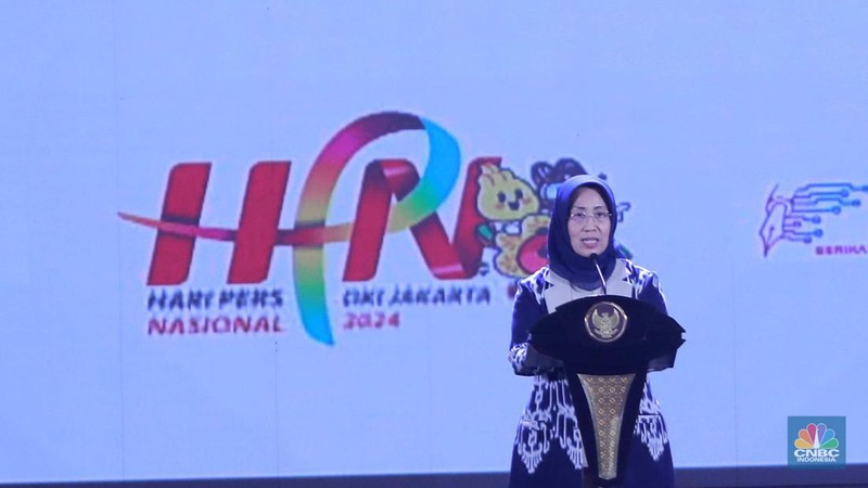 Presiden RI Joko Widodo di dampingi, kiri - kanan :PJ Gubernur DKI Jakarta, Heru Budi Hartono, Ketua Dewan Pers, Ninik Rahayu, Ketua PWI, Hendry CH Bangun, Ketua MPR  Bambang Soesatyo, Sekretaris Kabinet Indonesia Pramono Anung dan Menkominfo Budi Ari Setiadi dalam acara Puncak Peringatan Hari Pers Nasional 2024 pada Selasa (20/2/2024). (CNBC Indonesia/Muhammad Sabki)