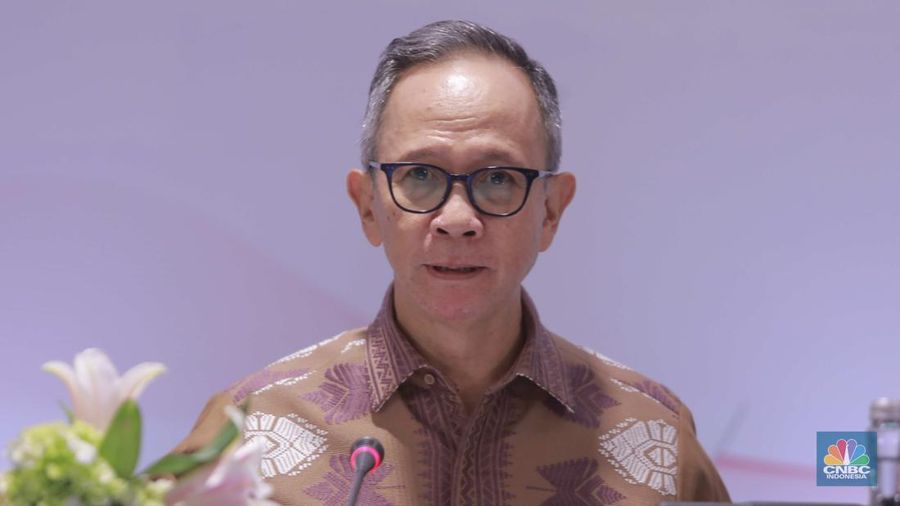 Ketua DK OJK Mahendra Siregar. (CNBC Indonesia/Muhammad Sabki)