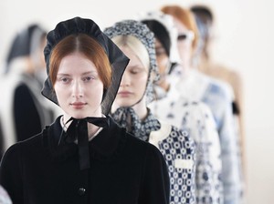 Gaun Tiup Besar yang Curi Perhatian di London Fashion Week