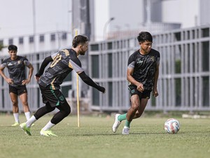 Paul Munster Minta Pemain Persebaya Tak Remehkan Persita dalam Lanjutan Liga 1