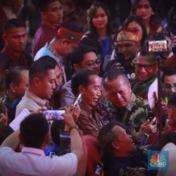 11 Orang Ini Kawal Google-Facebook Ikut Aturan Jokowi