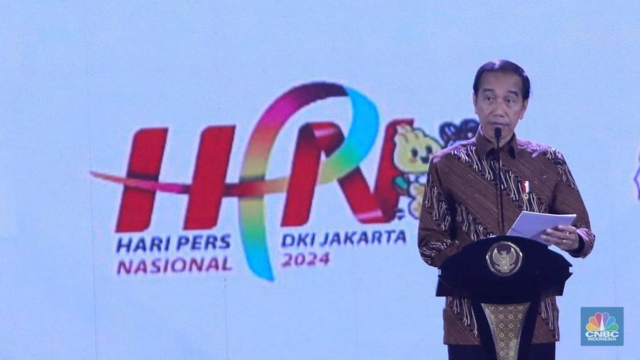 Presiden Joko Widodo memberikan sambutan dalam acara Puncak Peringatan Hari Pers Nasional 2024 di Ecovention Ancol, Jakarta pada Selasa (20/2/2024). (CNBC Indonesia/Muhammad Sabki)