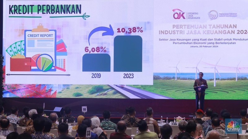 Presiden RI Jokowi memberi sambutan di acara Pertemuan Tahunan Industri Jasa Keuangan 2024 di Hotel St Regis, Jakarta, Selasa, (20/2/2024). ( Indonesia/Muhammad Sabki)