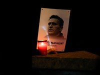 Jadi Simbol Perlawanan, Eropa-AS Nyalakan Lilin untuk Alexei Navalny