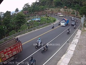 Lalin Jogja-Wonosari Sore Ini Ramai, Waspada Saat Hujan!