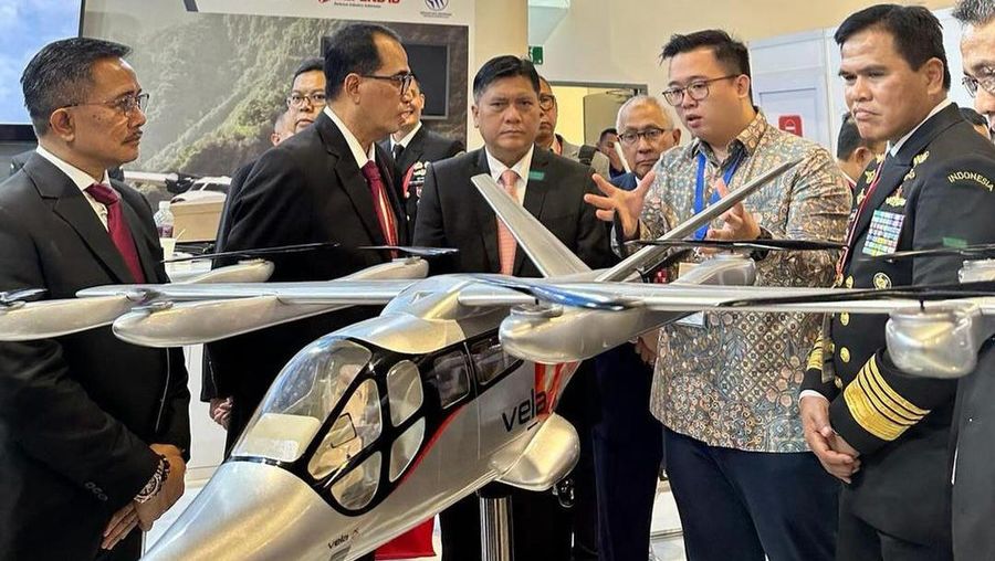 Budi karya Sumadi Berkunjung ke booth PT. Dirgantara Indonesia @officialptdi di event Singapure Airshow 2024. (Tangkapan layar Instagram @budikaryas)