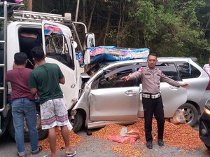 Truk Vs Minibus Adu Banteng di Kolaka Timur, 1 Orang Tewas