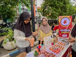 Mantan TKI Ini Banting Setir Bisnis Kimbab Kaki Lima, Bisa Kantongi Jutaan/Hari