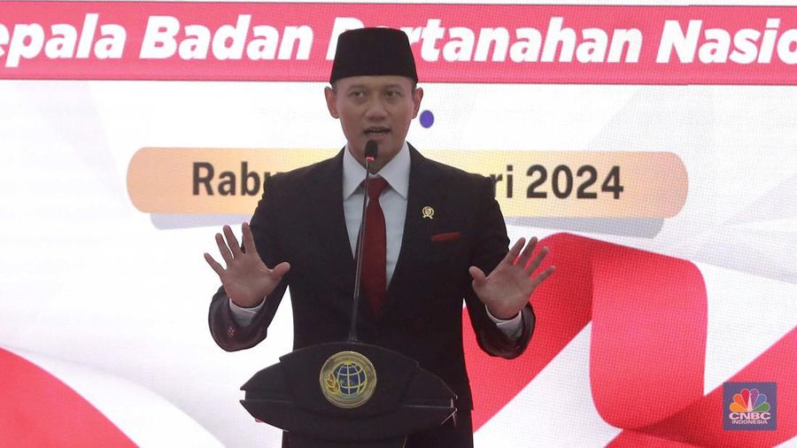 Menteri Agraria dan Tata Ruang/Kepala Badan Pertanahan Nasional (BPN), Agus Harimurti Yudhoyono (AHY) memberi sambutan di acara Serah Terima Jabatan Menteri Agraria dan Tata Ruang/ Kepala Badan Pertanahan Nasional di Gedung Kementerian ATR/BPN, Jakarta, (21/2/2024). (²©²ÊÍøÕ¾/Muhammad Sabki)