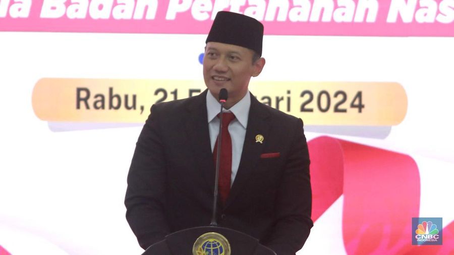 Menteri Agraria dan Tata Ruang/Kepala Badan Pertanahan Nasional (BPN), Agus Harimurti Yudhoyono (AHY) memberi sambutan di acara Serah Terima Jabatan Menteri Agraria dan Tata Ruang/ Kepala Badan Pertanahan Nasional di Gedung Kementerian ATR/BPN, Jakarta, (21/2/2024). (²©²ÊÍøÕ¾/Muhammad Sabki)