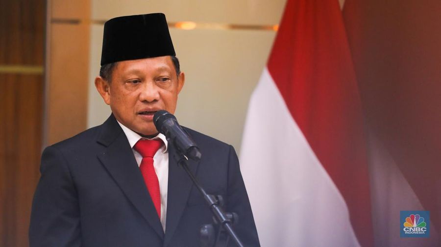 Menteri Dalam Negeri (Mendagri), Tito Karnavian saat konferensi pers usai serah terima jabat di kantor Kemenko Polhukam R.I, Jakarta, Rabu (21/2/2024). (CNBC Indoensia/Faisal Rahman)