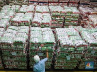 Potret 15 Juta Kg Beras Premium 'Menggunung', Segera Guyur Jabodetabek
