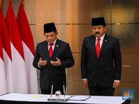 Tito Karnavian Serahkan Jabatan Menko Polhukam ke Hadi Tjahjanto