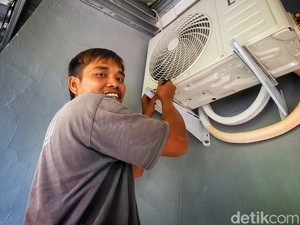 Kisah Sakiri Tukang Servis AC, Cuan dari Panasnya Suhu Palabuhanratu