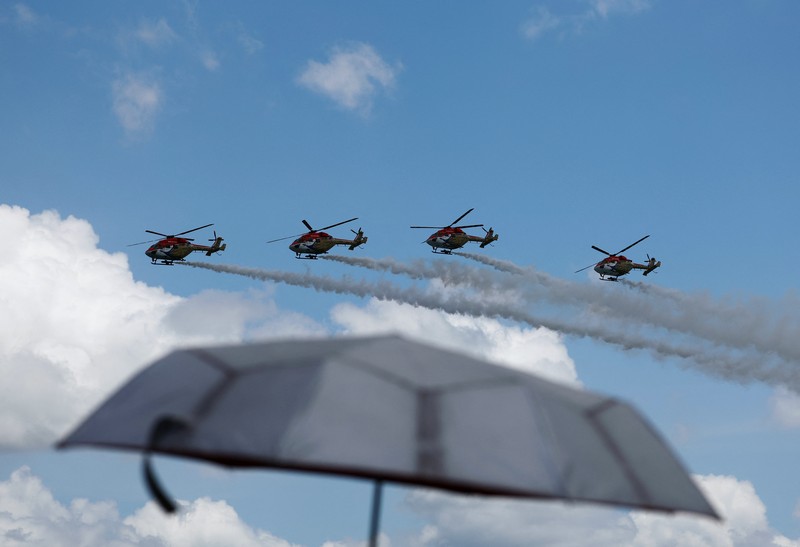 Tim aerobatik Black Eagles Angkatan Udara Korea Selatan tampil dengan T-50 mereka selama pertunjukan udara di Singapore Airshow di Changi Exhibition Centre, di Singapura, 20 Februari 2024. (REUTERS/Edgar Su)
