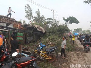Lusi Rugi Jutaan Rupiah gegara Bengkelnya Rusak Diterjang Tornado