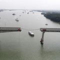 Heboh Kapal Tabrak Jembatan hingga Terbelah, Makan Korban Jiwa