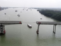 Heboh Kapal Tabrak Jembatan hingga Terbelah, Makan Korban Jiwa