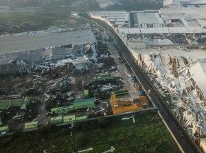 13 Pabrik dan 662 Rumah Rusak Usai Diterjang Puting Beliung di Sumedang