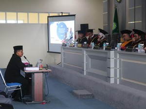 Kisah Daryaman dari Ciamis, Pedagang Gorengan yang Raih Gelar Doktor