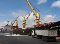 Potret Kapal Kargo AS Lolos dari Rudal Maut Houthi di Laut Merah
