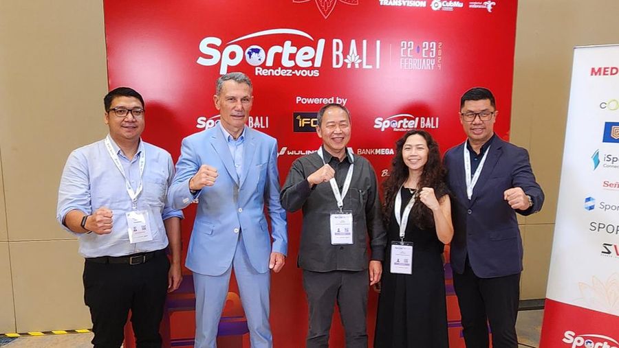 Kiri - Kanan Fachrul Prasodjo, Business Development Director Transvision Laurent Puons, CEO, SPORTEL F. Aming Santoso, Presdir & CEO iForte dan Protelindo Group Silvi Liswanda, Vice President Director & Deputy CEO iForte Brando Tengdom, Marketing & Sales Director, Transvision.