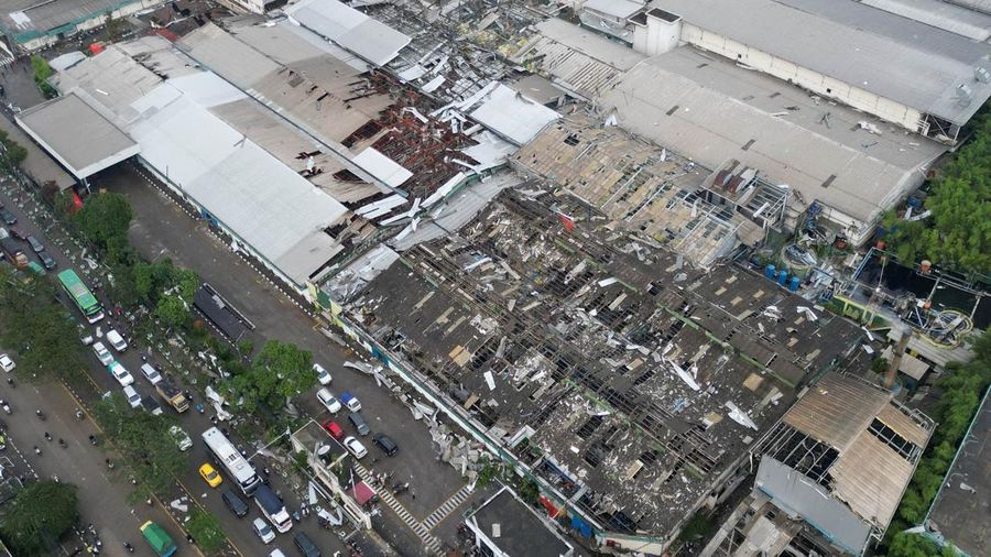 Pemandangan drone bangunan yang rusak akibat angin puting beliung di Sumedang, Indonesia, 21 Februari 2024, dalam gambar ini diperoleh dari media sosial. (Muhammad Adiaz Agung/via REUTERS)
