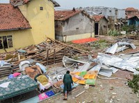 Penampakan Rumah Warga Hancur Parah Disapu Tornado di Sumedang