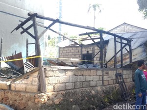 2 Rumah di Kupang Terbakar, Dokumen Berharga-Pakaian Ludes Dilalap Api